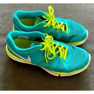 EUC NIKE FLEX 2014 RUN WOMENS SZ 8 TRIBE GREEN WHITE RUNNING SHOES 642767-300